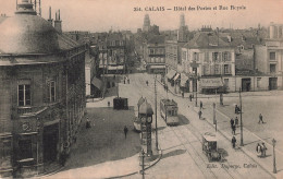 62 Calais Hotel Des Postes Et Rue Royale CPA Poste PTT Tram Tramway - Calais