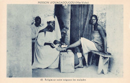 Burkina Faso - Religieuse Noire Soignant Les Malades - Ed. Mission D'Ouagadougou 68 - Burkina Faso