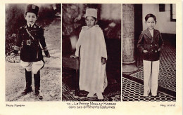 Maroc - Le Prince Moulay Hassan (le Futur Roi Hassan II) Dans Ses Différents Costumes - Ed. Flandrin 10 - Otros & Sin Clasificación