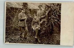 39883821 - Drei Offiziere In Uniform Im Felde - Guerre 1914-18