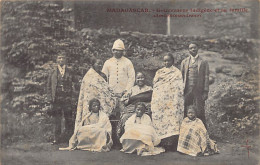 Madagascar - Gouverneur Indigène Et Sa Famille (Ambohimandrazo) - Ed. Cie Française De Madagascar  - Madagaskar