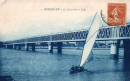 (RECTO / VERSO) BORDEAUX EN 1929 - N° 1 - LA PASSERELLE AVEC VOILIER - PLI ANGLE HAUT A GAUCHE - CPA - Bordeaux