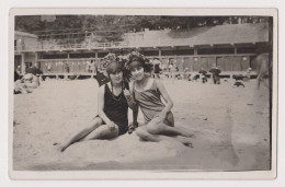 Two Pretty Young Women With Maillots, Lady Summer Beach Portrait, Vintage 1920s Orig Photo 13.8x8.9cm. (66735) - Anonymous Persons