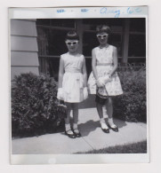 Stylish Girls, Pose With Bags And Shades, Portrait, Vintage Orig Square Photo 7.8x8.9cm. (67842) - Anonymous Persons