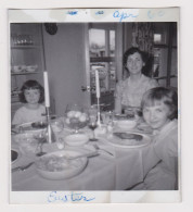 Cute Girls With Mother, Family Dinner Scene, Vintage Orig Square Photo 7.8x8.9cm. (67846) - Anonymous Persons