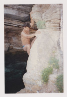 Shirtless Muscle Young Man, Climbing, Summer Scene, Vintage Orig Photo 10.1x15.2cm. (676) - Anonymous Persons