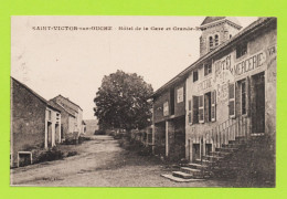 CPA  21 -- SAINT  VICTOR SUR OUCHE  --  HOTEL  DE LA GARE ET LA GRANDE RUE - EPICERIE MERCERIE - Autres & Non Classés