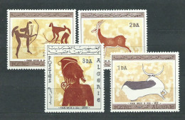 Argelia - Correo Yvert 437/40 ** Mnh  Pinturas Rupestres - Algerien (1962-...)