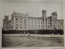 Austria Wien Photo M. Frankenstein. Verlag August Angerer. DIE RUDOLFS KASERNE. 245x180 Mm. - Anciennes (Av. 1900)