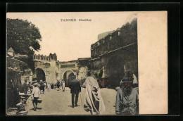 CPA Tanger, Stadttor Avec Des Passants  - Tanger