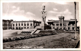 26-5-2024 (6 Z 12) Bw - Older - Egypt - Cairo Station And Ramses Statue - Gares - Sans Trains