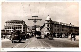 26-5-2024 (6 Z 12) Bw - Older - Ceylon (now Called Sri Lanka) - Colombo Main Street - Sri Lanka (Ceilán)