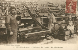 01)   OYONNAX  -  Industrie Du Peigne  -  Le Découpage - Oyonnax