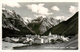 13959298 Casaccia_Bergell_GR Ortsansicht Mit Kirche Gegen Die Albigna - Sonstige & Ohne Zuordnung