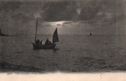 Delcampe - (RECTO / VERSO) CLAIR DE LUNE SUR BATEAU DE PECHE A VOILE - N° 4016 - CPA - Fischerei