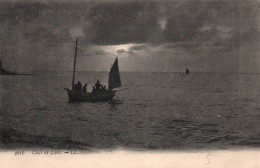 (RECTO / VERSO) CLAIR DE LUNE SUR BATEAU DE PECHE A VOILE - N° 4016 - CPA - Pesca