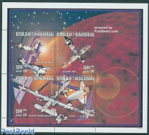 Madagascar 1996 Space Stations 4v M/s, Mint NH, Transport - Space Exploration - Otros & Sin Clasificación