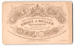 Fotografie Ernst J. Müller, Reichenberg, Neustädter Platz 16, Königswappen Nebst Medaillen  - Anonieme Personen