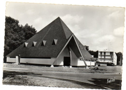 CPSM       37       TOURS MONTJOYEUX    -       L EGLISE SAINT JEAN - Tours