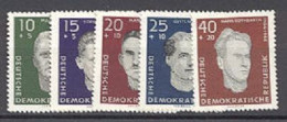 DDR   479/483   * *   TB   Cote 5 Euro   - Unused Stamps