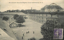 59 - Lille - Caserne Négrier - Cour Intérieure - Animée - Oblitération Ronde De 1927 - Flamme Postale De Lille - CPA - V - Lille