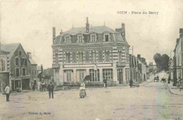 45 - Gien - Place Du Berry - Animée - CPA - Oblitération Ronde De 1915 - Voir Scans Recto-Verso - Gien