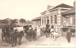 SAINT-CHAMOND (42) La Gare (Nombreux Attelages , Taxis) - Saint Chamond