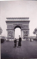Petite Photo - 1938 -   PARIS  - Place De L'étoile - Devant L'arc De Triomphe - Places