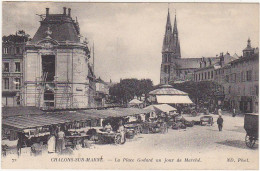 51 - CHALONS-sur-MARNE - 1915 - La Place Godard Un Jour De Marché - Châlons-sur-Marne