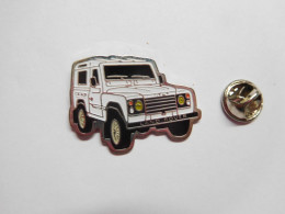 Beau Pin's , Auto 4X4 Land Rover , Blanc , Signé Logo Motiv - Altri & Non Classificati