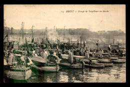 BATEAUX DE GUERRE - BREST - GROUPE DE TORPILLEURS AU BASSIN - Warships