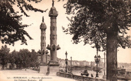 CPA 33 - BORDEAUX (Gironde) - 151. Place Des Quinconces. Les Colonnes Rostrales - Bordeaux