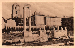 CPA 13 - ARLES (B. Du Rhône) - 1335. Le Théâtre Antique - Ensemble Des Colonnes - Arles