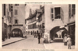 CPA 74 - ANNECY (Hte-Savoie) - La Rue Et Les Arcades Sainte-Claire - Annecy