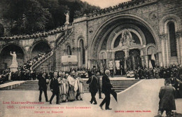 CPA 65- LOURDES (Hautes Pyrénées) - 200. Bénédiction Du Saint-Sacrement Devant Le Rosaire - Lourdes