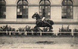 CPA 49 - SAUMUR (Maine Et Loire) - 194. Ecole De Cavalerie - Sauteur En Liberté - Saumur