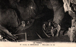 CPA 64 - Grottes De BETHARRAM (Pyrénées Atl.) - 37. Débarcadère Du Lac (animée) - Andere & Zonder Classificatie