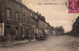 CPA 27 - GARENNES (Eure) - 1569. La Grande Rue (animée, Terrasse De Café, Automobile) - Other & Unclassified