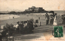 CPA 35 - SAINT-MALO (Ille Et Vilaine) - 92. La Plage Et Le Fort National (animée) - Saint Malo