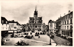 CPSM PF 60 - COMPIEGNE (Oise) - 275. Place De L'Hôtel De Ville - Compiegne