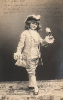 CPA Fantaisie - Gamin En Costume Du XVIIe Siècle Tenant Une Flute De Champagne - Autres & Non Classés