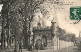 CPA 28 - ILLIERS (Eure Et Loir) - Promenade De La Citadelle (animée) - Illiers-Combray