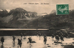 CPA Militaria - 3128. Chasseurs Alpins - Un Raccourci - Regiments