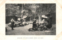 CPA Militaria - Atelier D'Habillement Dans Les Bois - Regimente