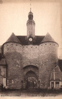 CPA 18 - MEHUN-SUR-YEVRE (Cher) - Porte De Ville Et Horloge - Mehun-sur-Yèvre