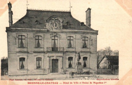 CPA 10 - BRIENNE-LE-CHATEAU (Aube) - Hôtel De Ville Et Statue De Napoléon 1er - Otros & Sin Clasificación