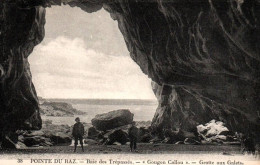 CPA 29 - POINTE DU RAZ (Finistère) - 38. Baie Des Trépassés - Grotte Aux Galets - La Pointe Du Raz