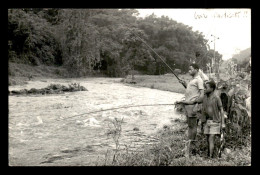 CAMEROUN - BOYS FISJING IN THE LIMBE RIVER - Camerún