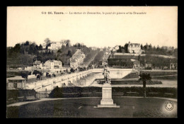 37 - TOURS - LA STATUE DE DESCARTES ET LE PONT DE PIERRE - Tours