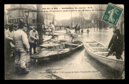 94 - CHOISY-LE-ROI - INONDATIONS DE 1910 - ETABLISSEMENT D'UN DEBARCADERE POUR LES BARQUES - Choisy Le Roi